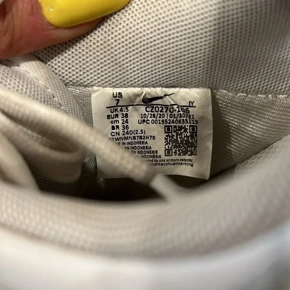 🔥Nike Air Force 1 White and Gold Sneakers🔥 - Picture 4 of 4